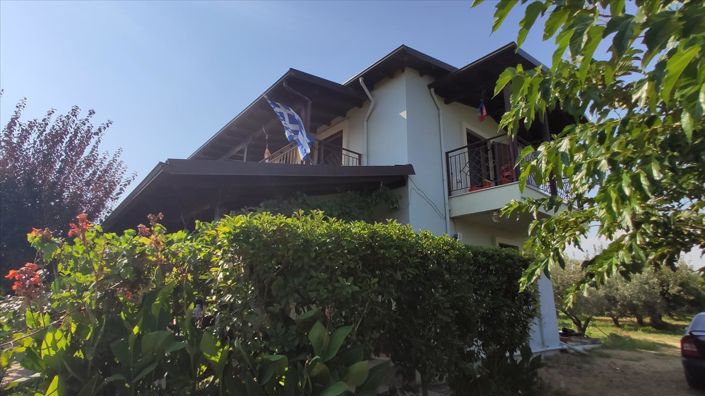 Image No.12-3 Bed Property for sale