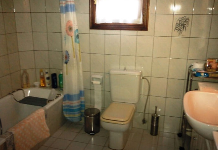 Image No.9-5 Bed Property for sale