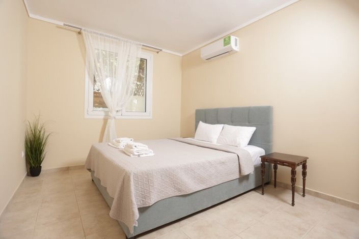 Image No.8-3 Bed Property for sale