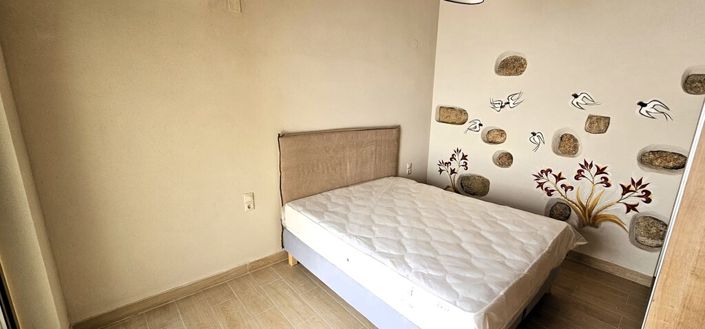 Image No.10-2 Bed Property for sale