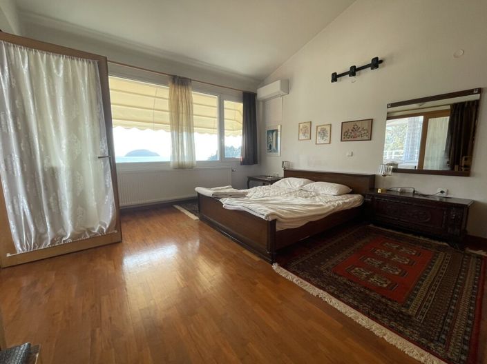 Image No.23-Villa for sale