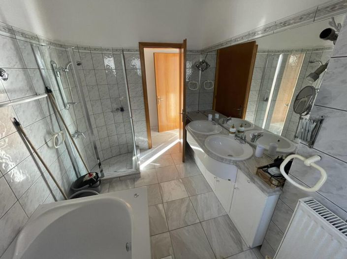 Image No.27-Villa for sale