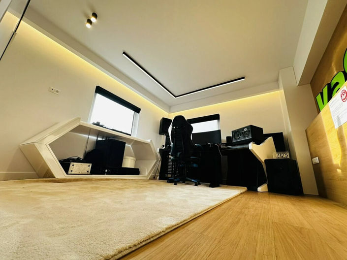 Image No.15-2 Bed Flat for sale