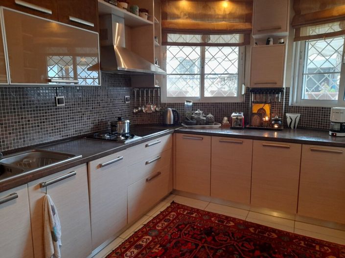 Image No.11-4 Bed Maisonette for sale