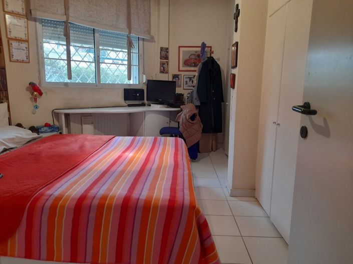 Image No.15-4 Bed Maisonette for sale