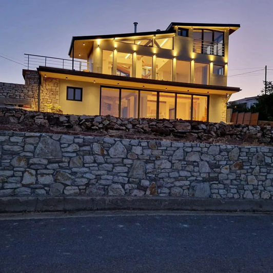 Image No.2-4 Bed Villa for sale