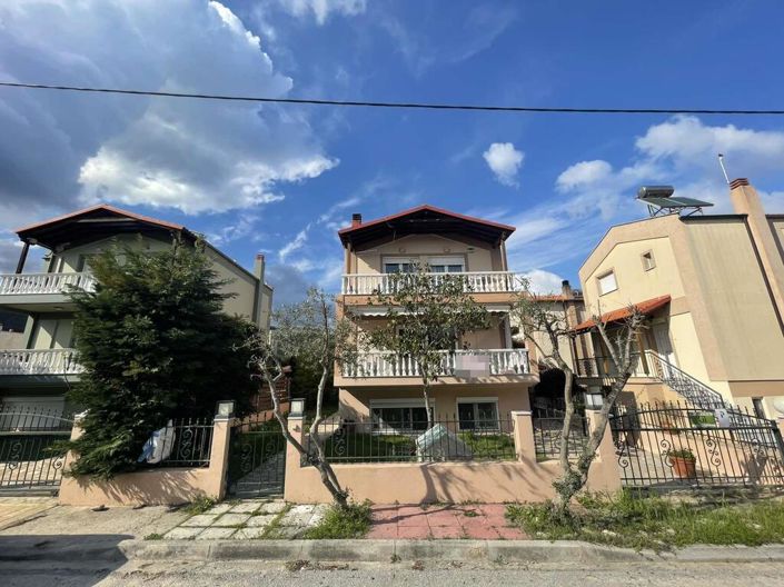 Image No.2-4 Bed Maisonette for sale