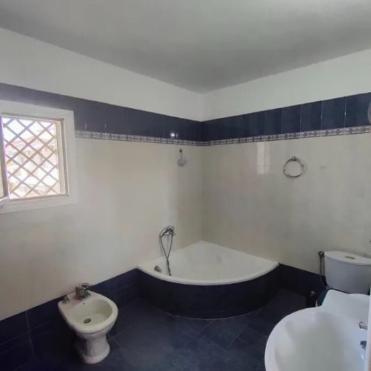 Image No.15-5 Bed Property for sale