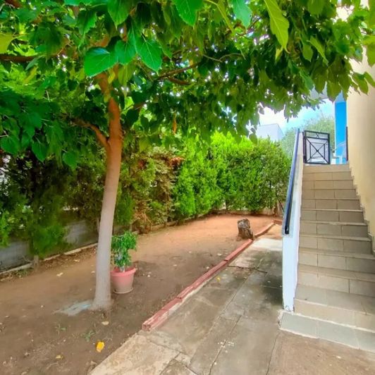 Image No.8-5 Bed Property for sale