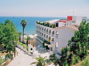Photo 2 - Hotel 2000 m² in Central Greece