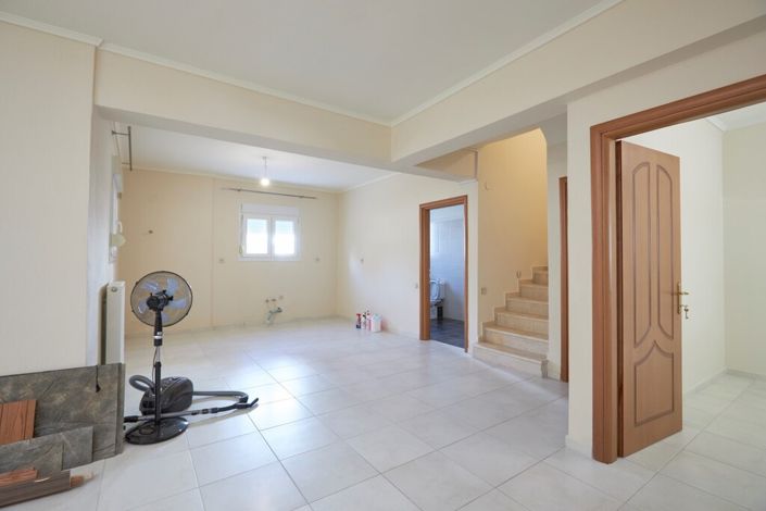 Image No.30-4 Bed Maisonette for sale