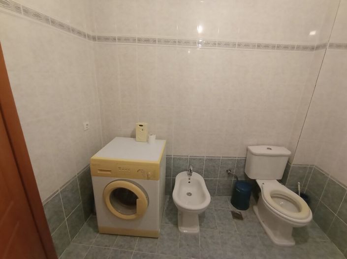 Image No.17-6 Bed Property for sale