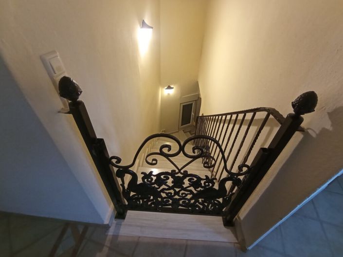 Image No.21-6 Bed Property for sale