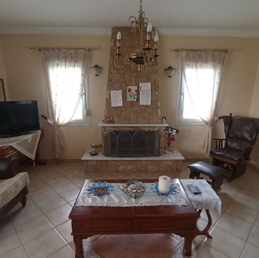 Image No.27-6 Bed Property for sale