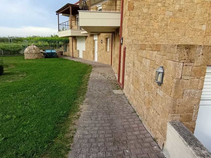 Image No.8-6 Bed Property for sale