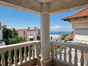 3 Bed Maisonette for sale