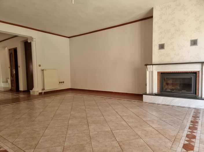 Image No.8-3 Bed Maisonette for sale