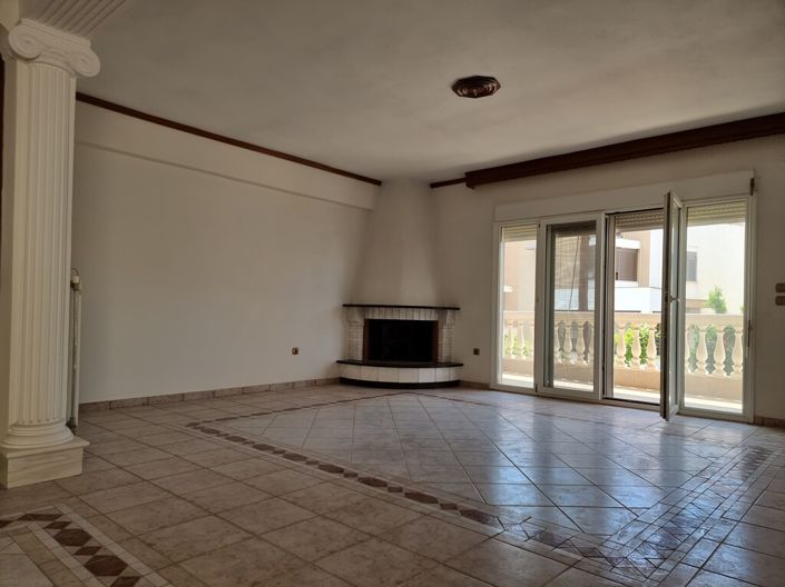 Image No.10-3 Bed Maisonette for sale