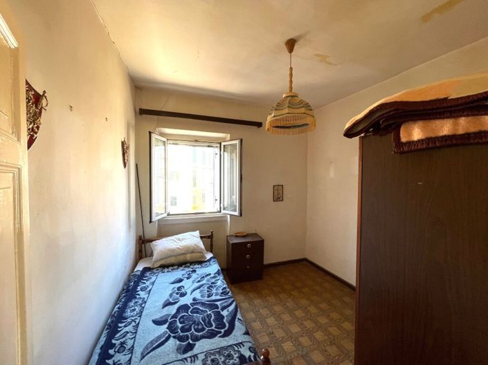 Image No.11-2 Bed Flat for sale