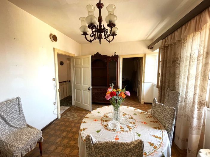 Image No.5-2 Bed Flat for sale