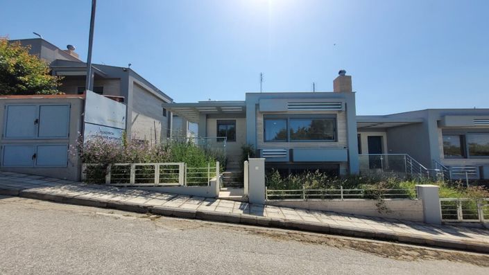 Image No.1-4 Bed Maisonette for sale