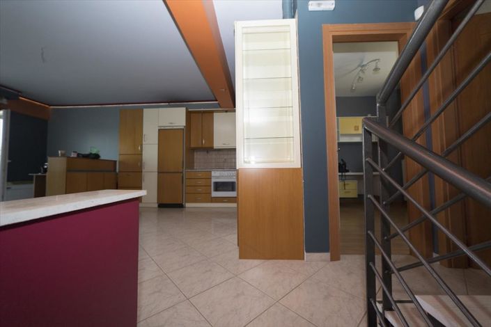 Image No.6-4 Bed Maisonette for sale