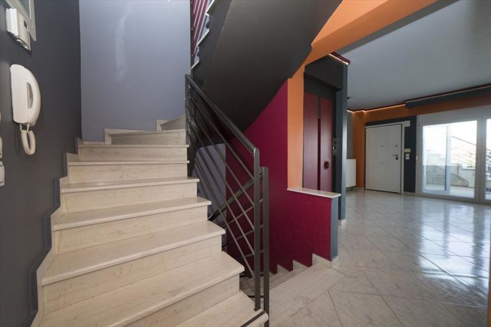 Image No.9-4 Bed Maisonette for sale