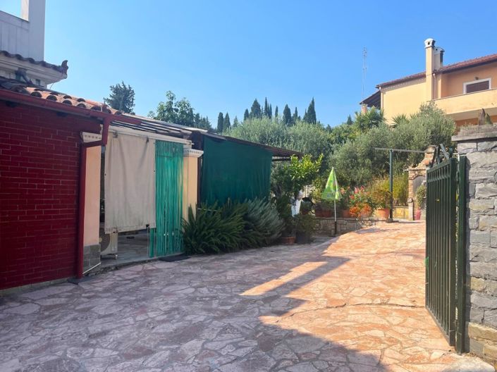 Image No.5-3 Bed Flat for sale