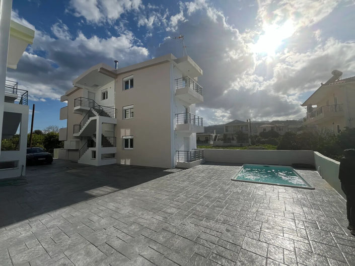 Image No.16-4 Bed Flat for sale