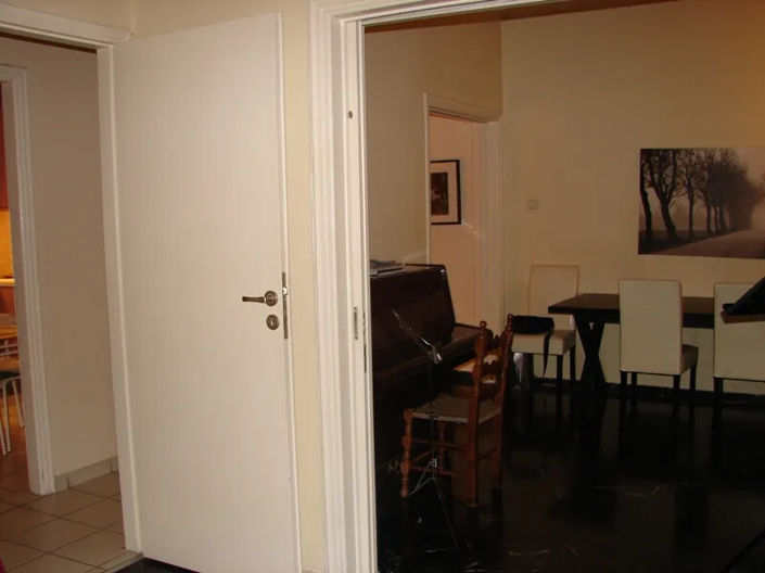 Image No.8-2 Bed Flat for sale