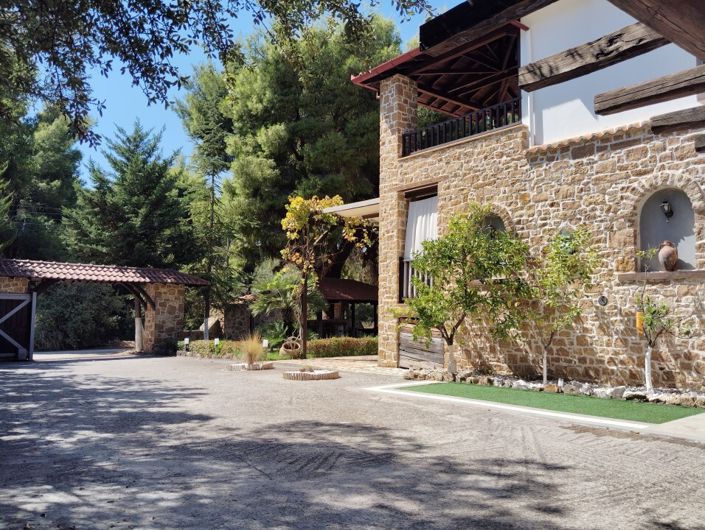 Image No.1-4 Bed Property for sale