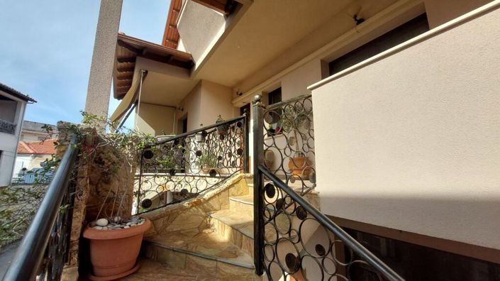 Image No.28-3 Bed Maisonette for sale