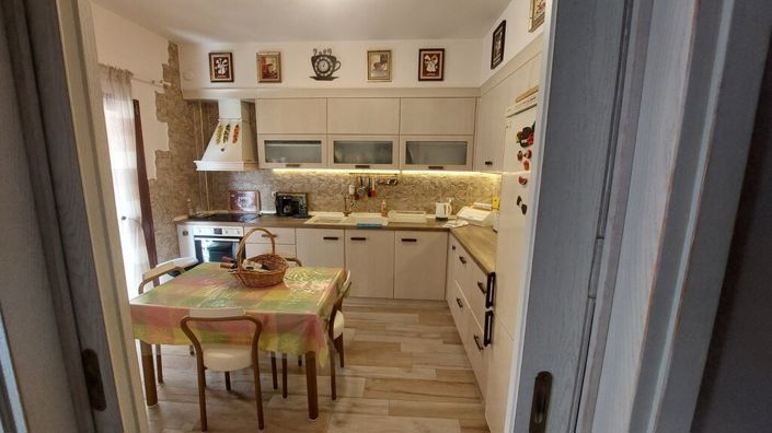 Image No.6-3 Bed Maisonette for sale