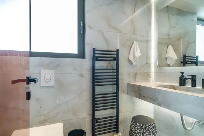 Image No.20-4 Bed Property for sale