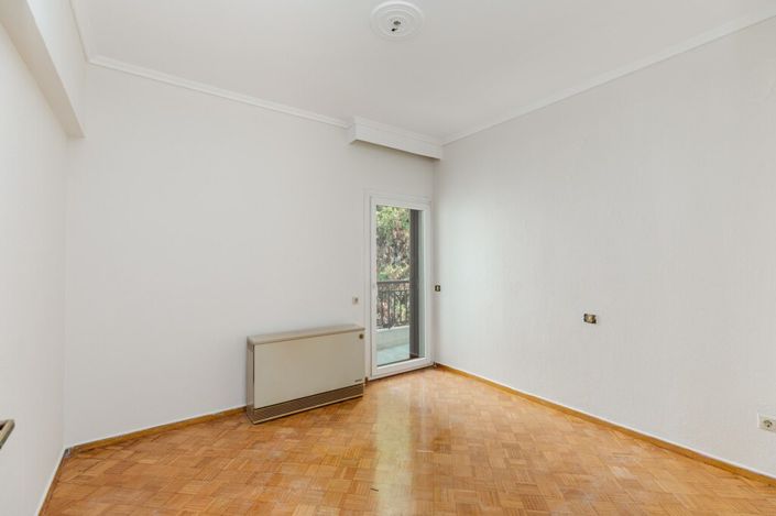 Image No.12-3 Bed Flat for sale