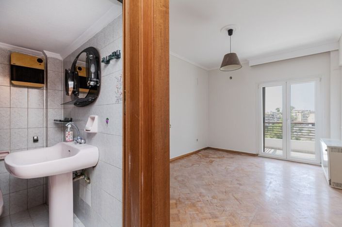 Image No.14-3 Bed Flat for sale