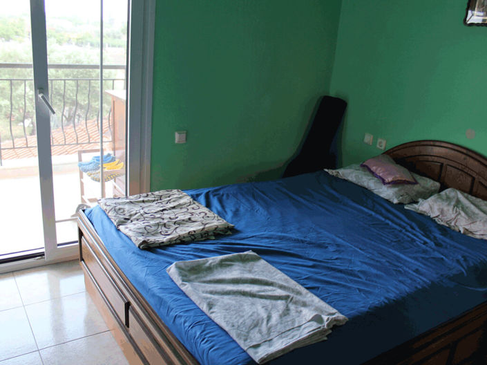 Image No.20-6 Bed Property for sale