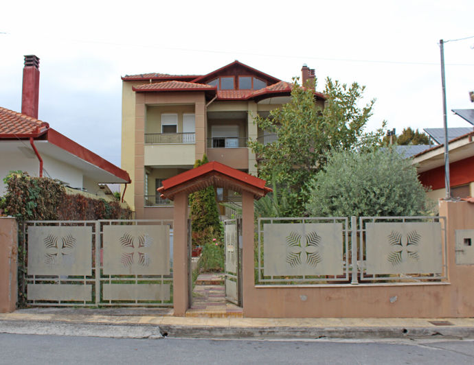 Image No.1-4 Bed Property for sale