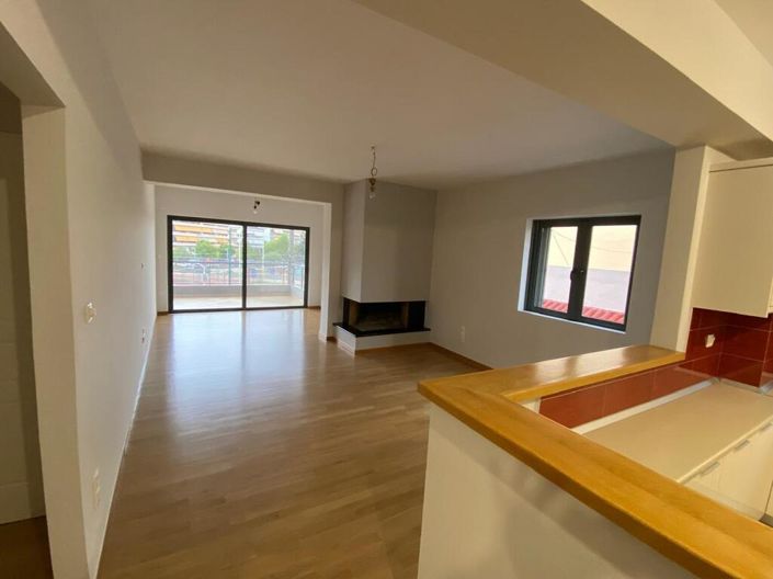 Image No.1-4 Bed Flat for sale