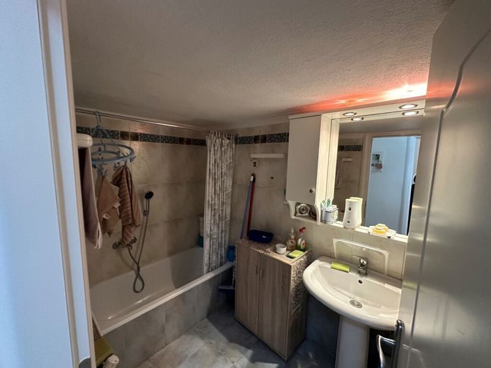 Image No.8-2 Bed Flat for sale