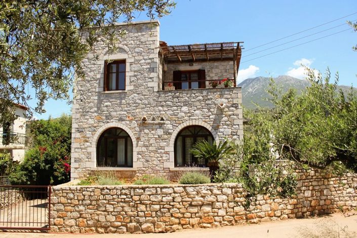 Image No.17-4 Bed Property for sale