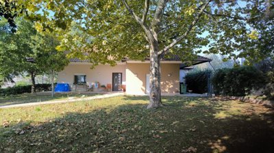 Photo 1 - Cottage 378 m² in Central Macedonia