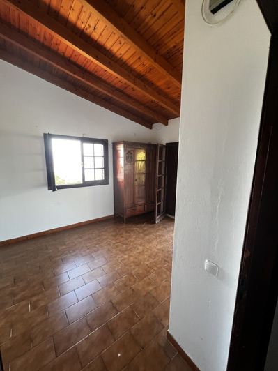 Image No.11-3 Bed Property for sale