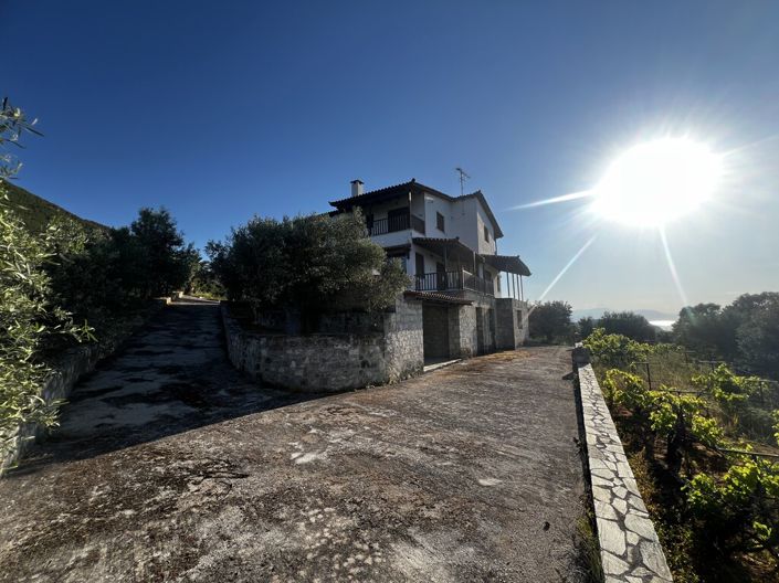 Image No.17-3 Bed Property for sale