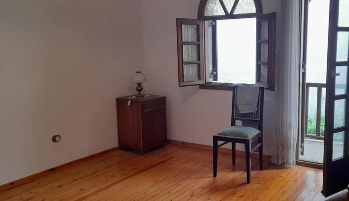 Image No.14-5 Bed Property for sale