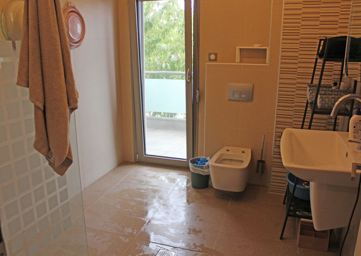 Image No.12-7 Bed Property for sale