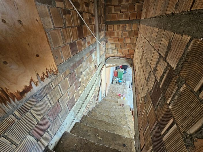 Image No.17-5 Bed Maisonette for sale