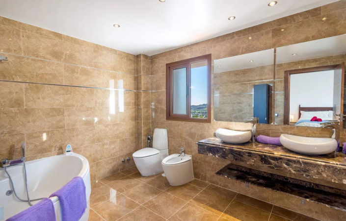 Image No.9-5 Bed Villa for sale