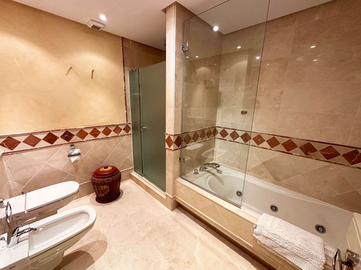 Image No.14-3 Bed Apartment for sale