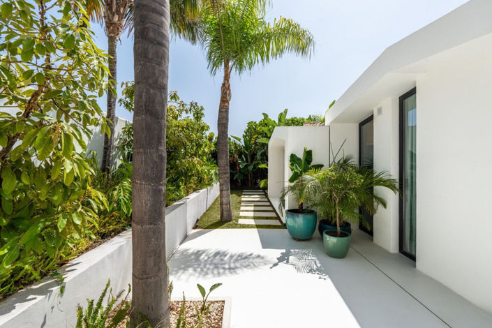 Image No.30-5 Bed Villa for sale